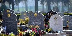 is it permissible to bury muslims in non-muslim graveyards?