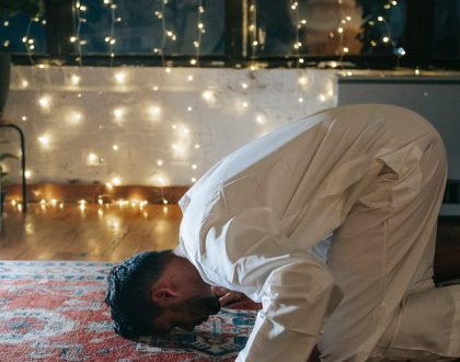 What should I do if I am struggling to pray isha and fajr during the Summer?