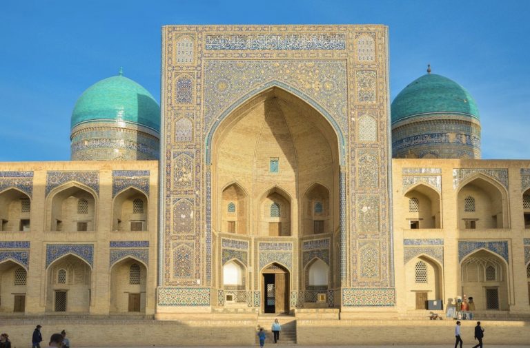 How did Imam al-Bukhari collect so many hadith?